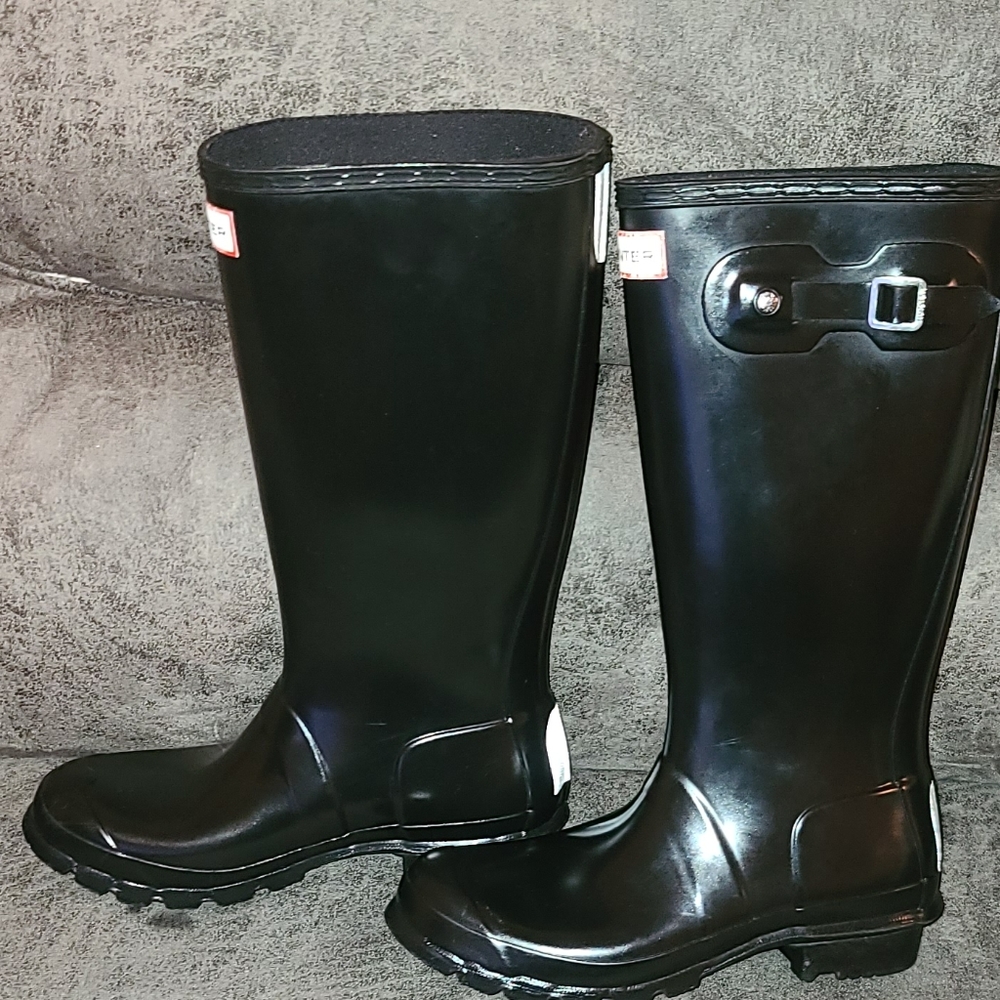 Hunter rain boots. Black. Girls size 6g...Like new